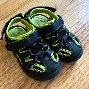 Skid resistant closed toe sandal